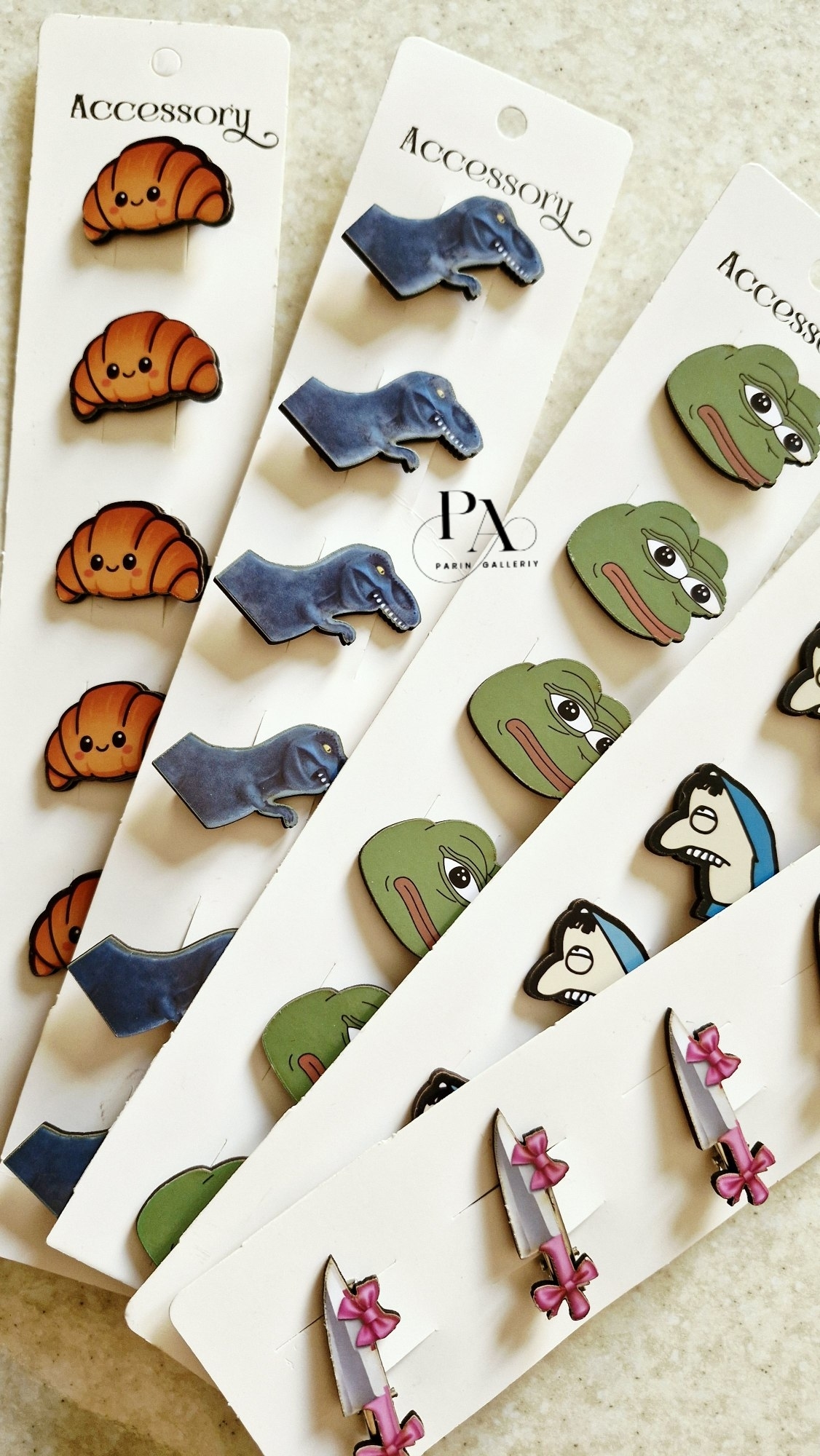 گیره ایموجی 🦖🥐🎀🔪